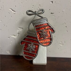 Bath & Body Works Red Glitter Mitten Wallflower Plug Holiday Snowflake